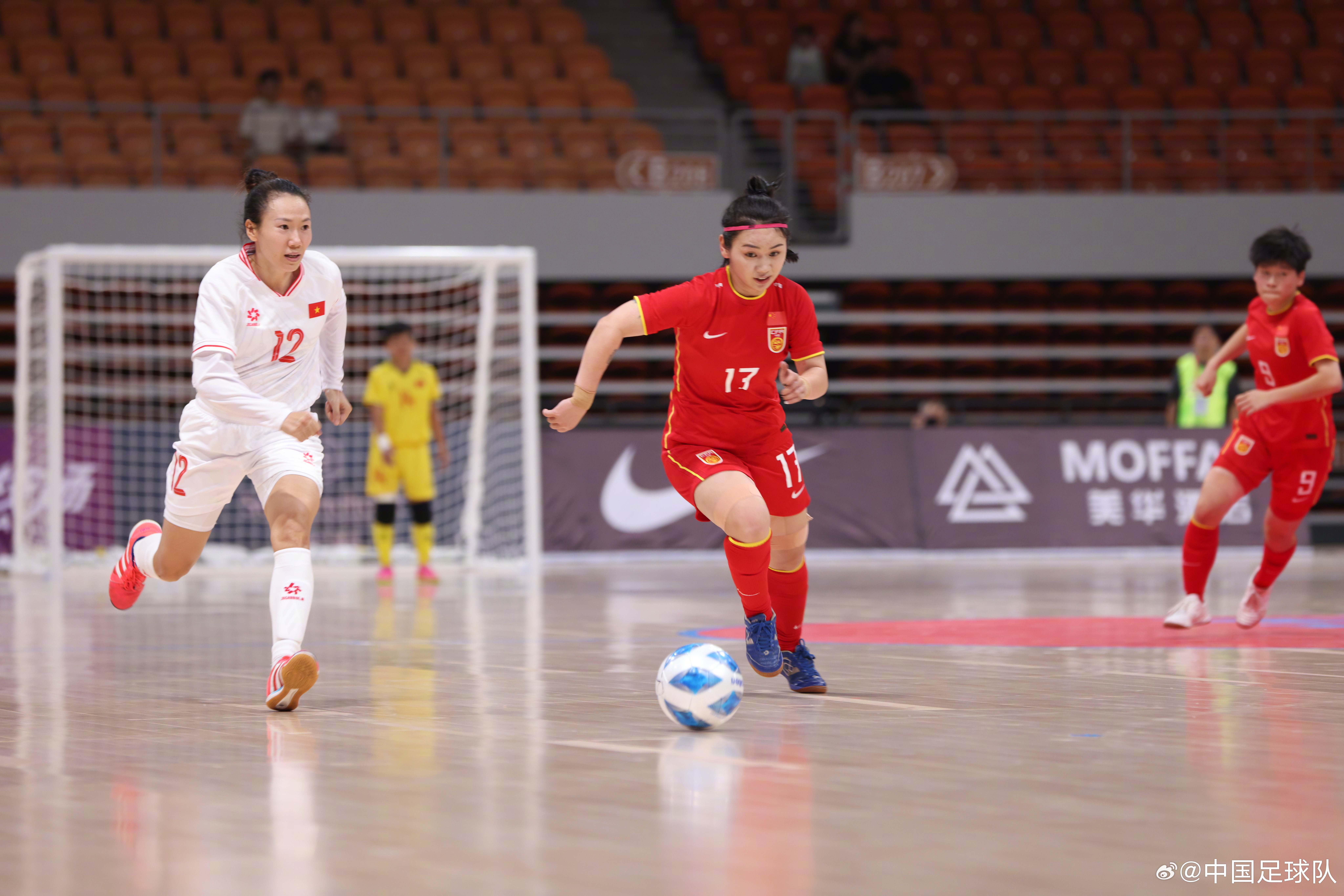 重要赛事即将打响,女子足球队备战决心坚定的简单介绍 重要赛事即将打响,女子足球队备战决心坚定的简单介绍